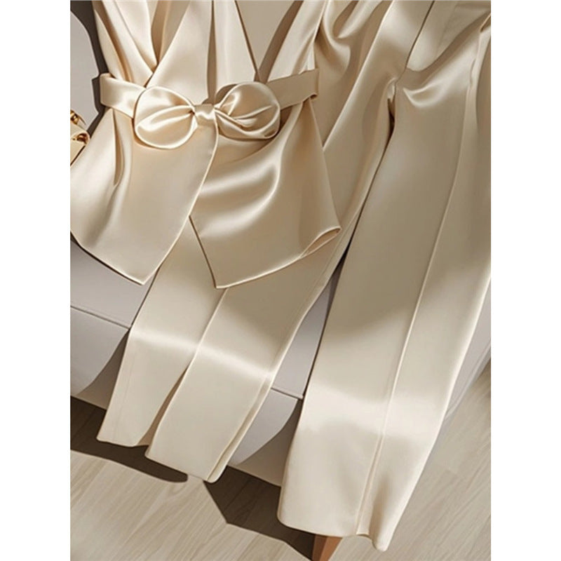 Shamppanja Housupuku - Upeaa eleganssia ja modernia tyylikkyyttä!