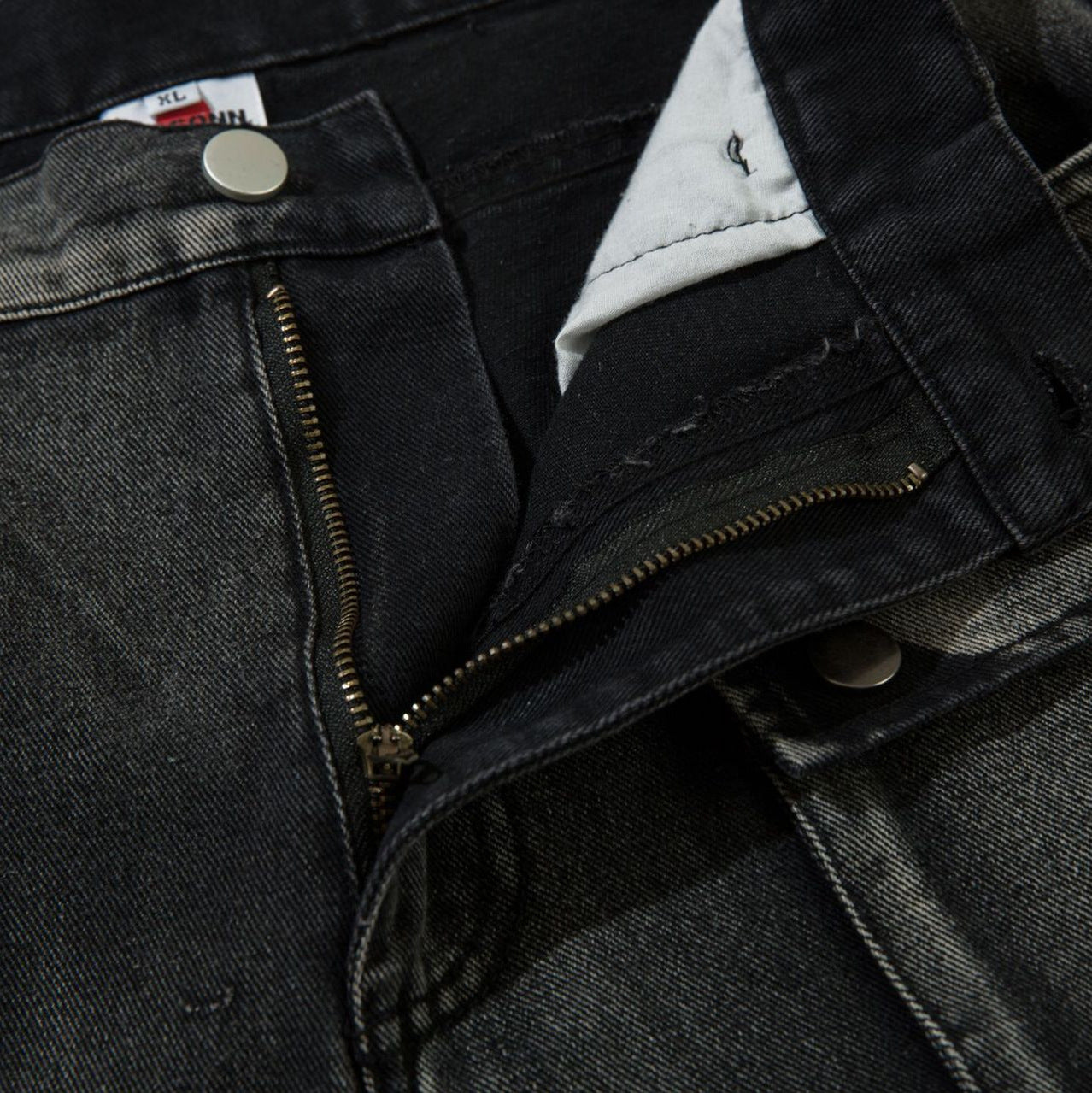 Ylisuuret brodeeratut cargo-farkut