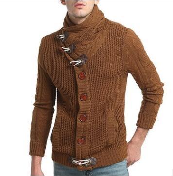 Man wearing brown knitted toggle cardigan – Men’s warm acrylic-blend cardigan with high collar and wooden toggles.
