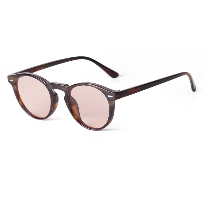 Warm amber-tinted sunglasses with golden tea hue – nostalgic and bold.