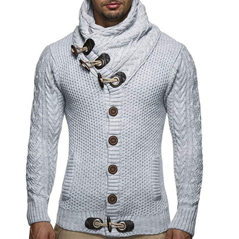 Man wearing light grey knitted toggle cardigan – Men’s warm acrylic-blend cardigan with high collar and wooden toggles.