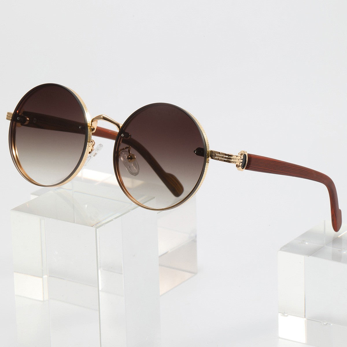 Retro round punk sunglasses with bold gold frame, double tea and vintage vibe