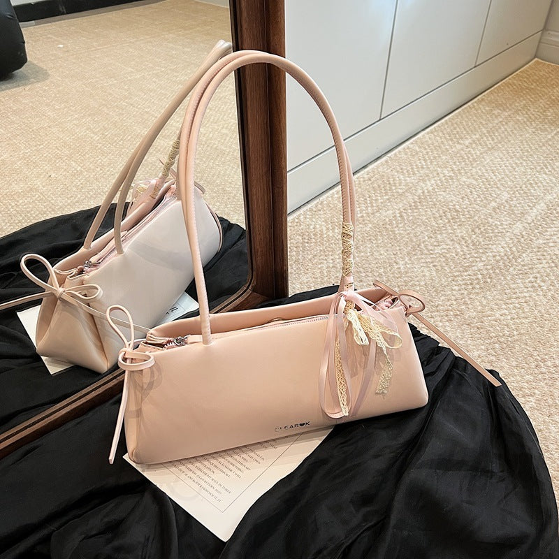 Pink shoulder bag in soft pastel tone