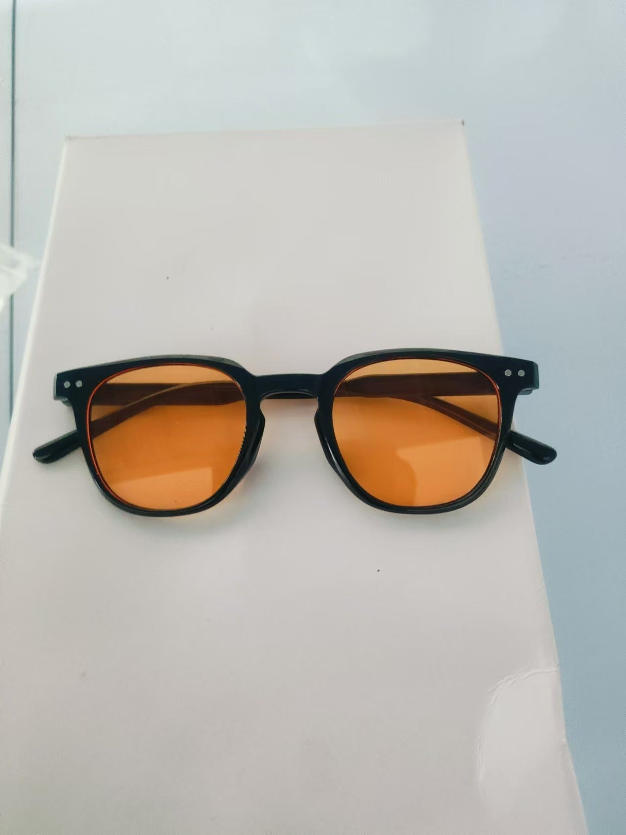 Black frame- tea color lenses sunglasses